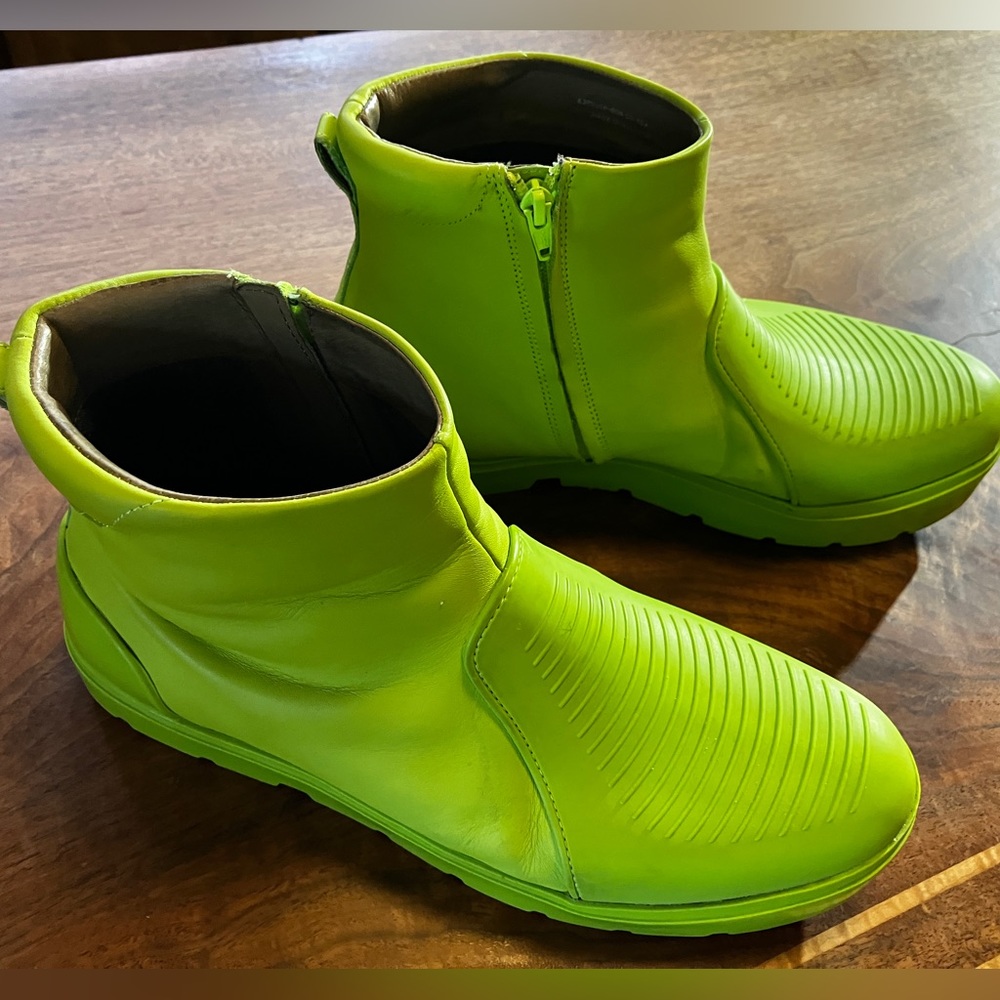 SIZE 45 GREEN CAMPER ZIP-UP BOOTS (LIKE NEW).